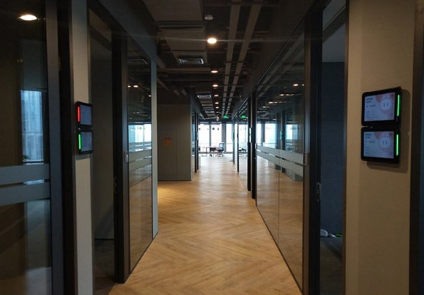 會議室電子門牌，實現(xiàn)無紙化會議預約管理